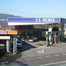 Gasóleos Bugallo vehículos en estación de servicio